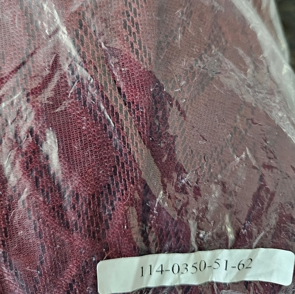 ELEGANT BURGUNDY DEEP V CONTRAST LACE FORMAL GOWN - Picture 10 of 12